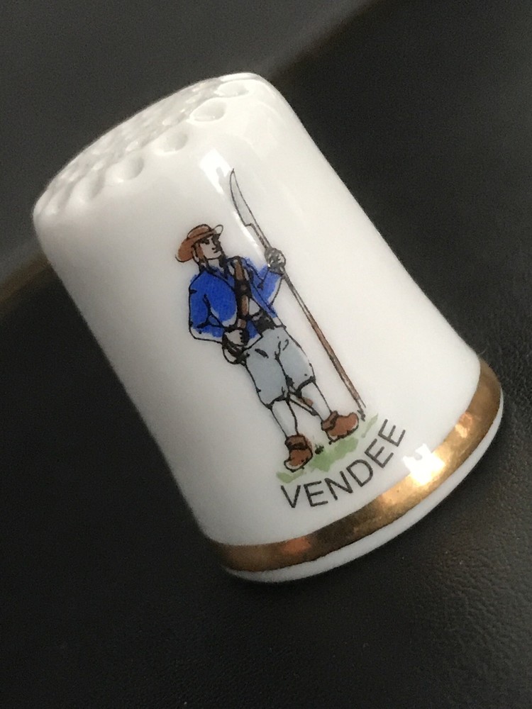 COLLECTABLE THIMBLE VENDEE FRANCE 48