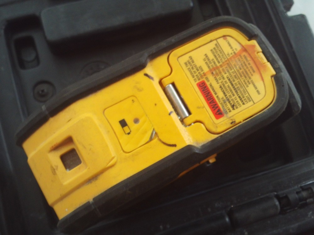 DeWalt DW083 3 Beam Laser Pointer Level, with Storage Case