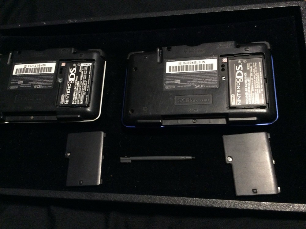 2 Nintendo DS Original Handheld Console Authentic No Game Need Charger Both Work