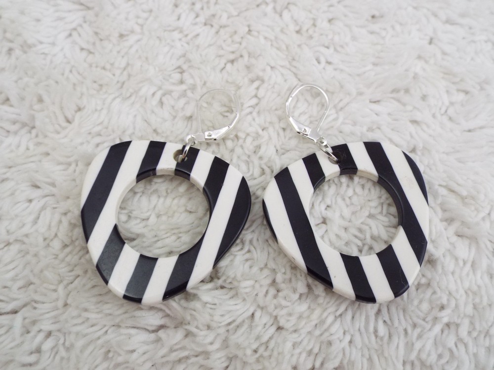Black White Stripe Acrylic Pierced Earrings (D41)