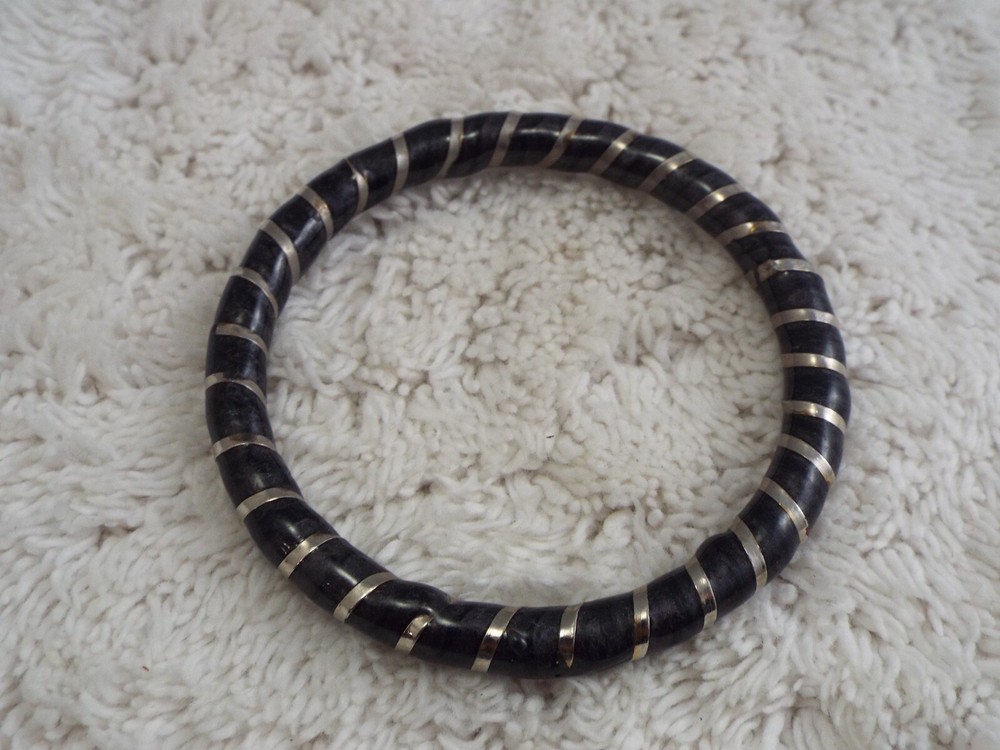 Silvertone Black Enamel Bangle Bracelet (A15)