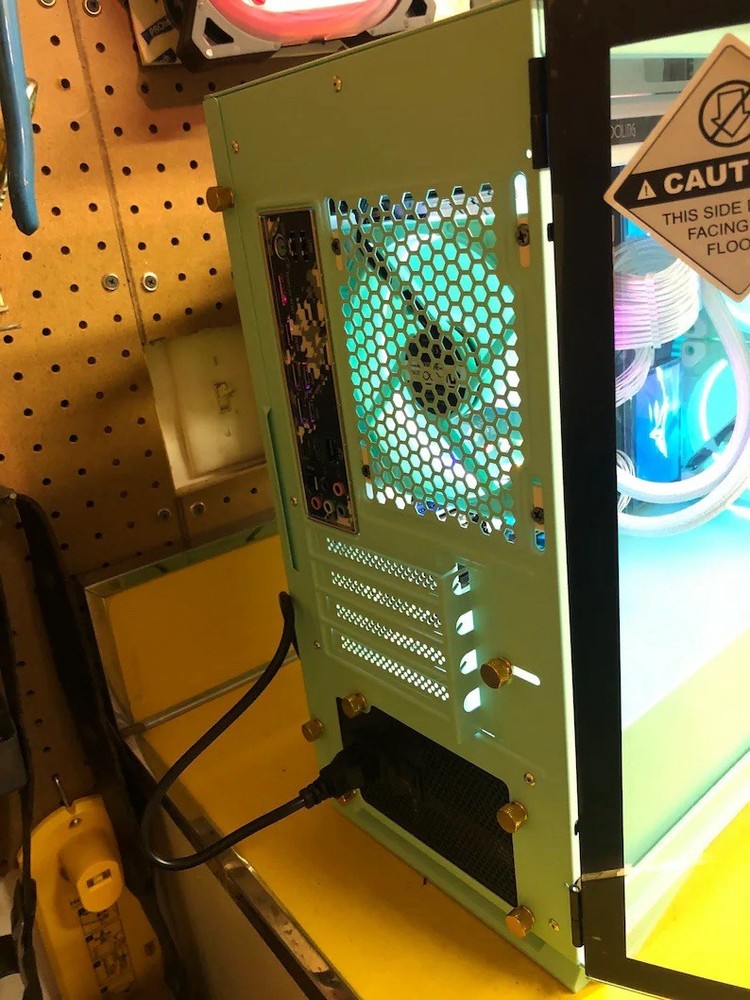 The Essential Michele ® - The Mint Gaming Computer