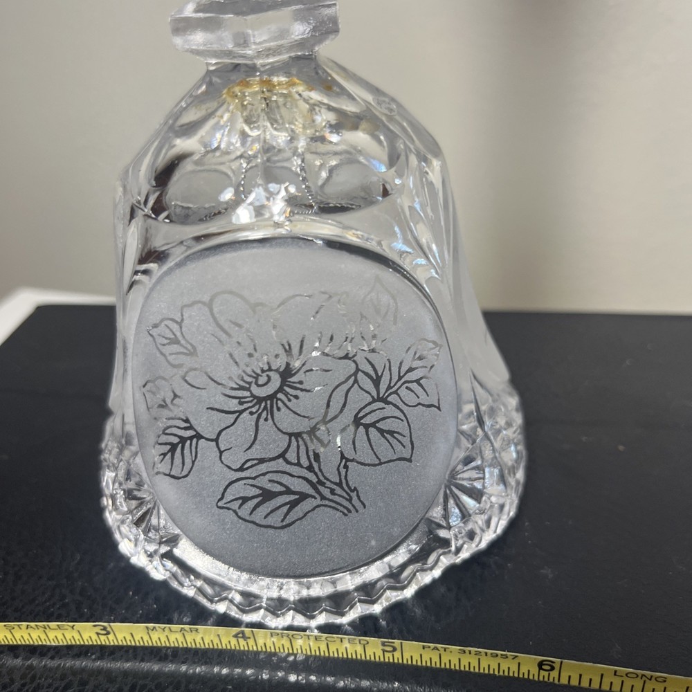 Crystal Bell Eith Etched Magnolia