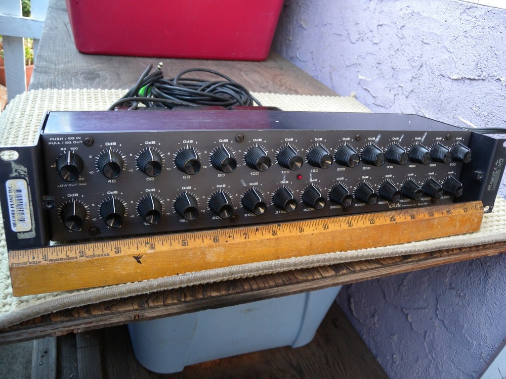 WHITE PROFESSIONAL EQUALIZER 4000. GREAT WORKED CONDITION. WITH TESTED. U.S.A