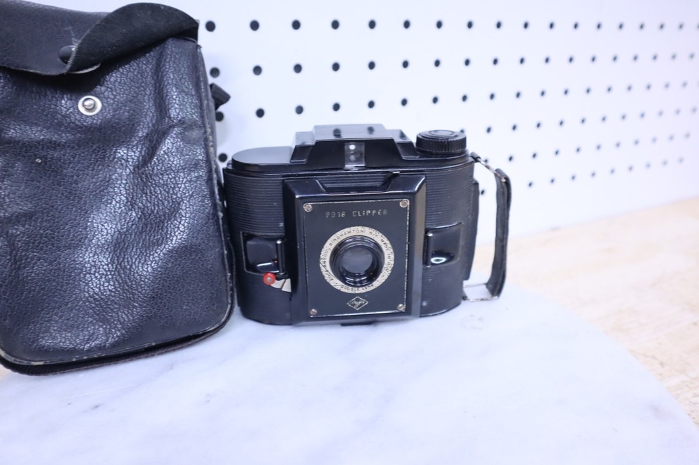 Vintage AGFA PD 16 Clipper Camera Winds Up & Clicks When Trigger Is Pushed USA