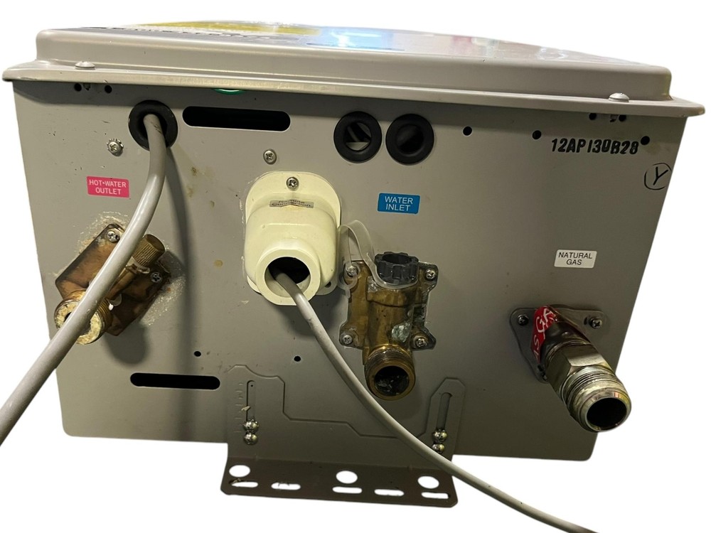 DEFECTIVE Rheem EcoSense Gas Water Heater 9.5 GPM 199,900 BTU Tankless Water