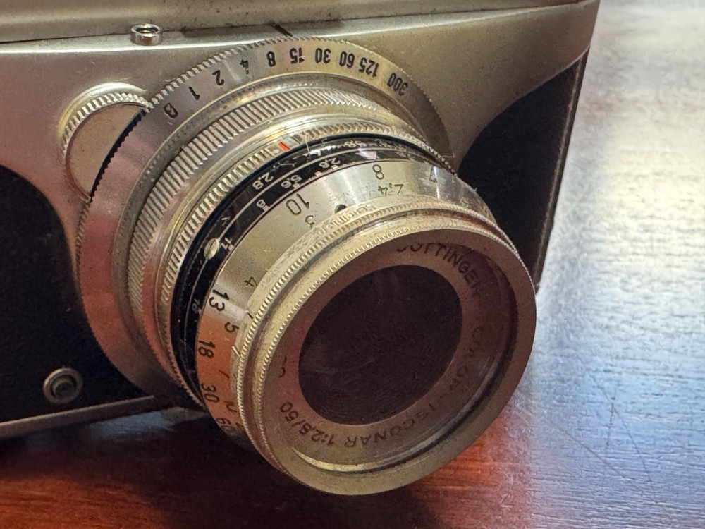 ARETTE 35MM CAMERA / LENS WITH LEATHER CASE AND AKAMETER