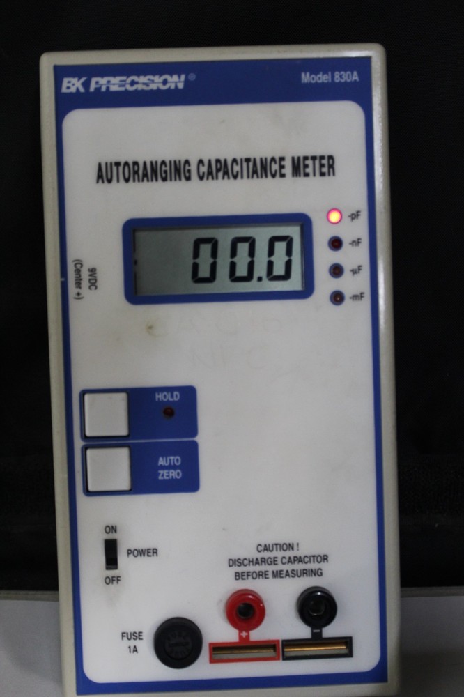 BK PRECISION Model 830A AUTORANGING CAPACITANCE METER w/ Case