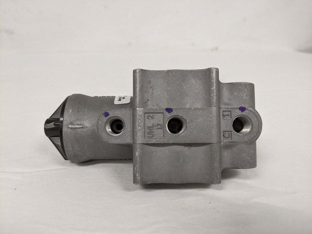 Bendix D2 Adjustable Air Brake Governor - P/N BW 275707