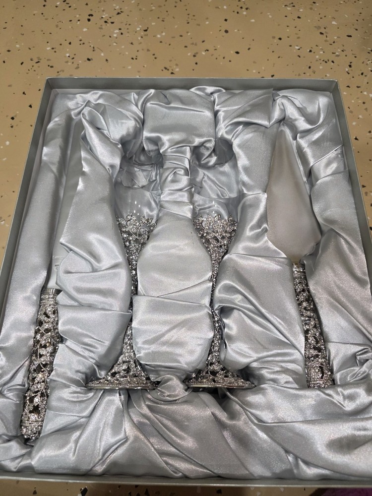 Lucky Collections Wedding Cake Knife Server & Champagne Glasses Set Silver