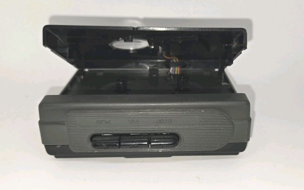 GPX Gran Prix C3033 Personal Stereo Cassette Player W/ Graphic Equalizer Tested