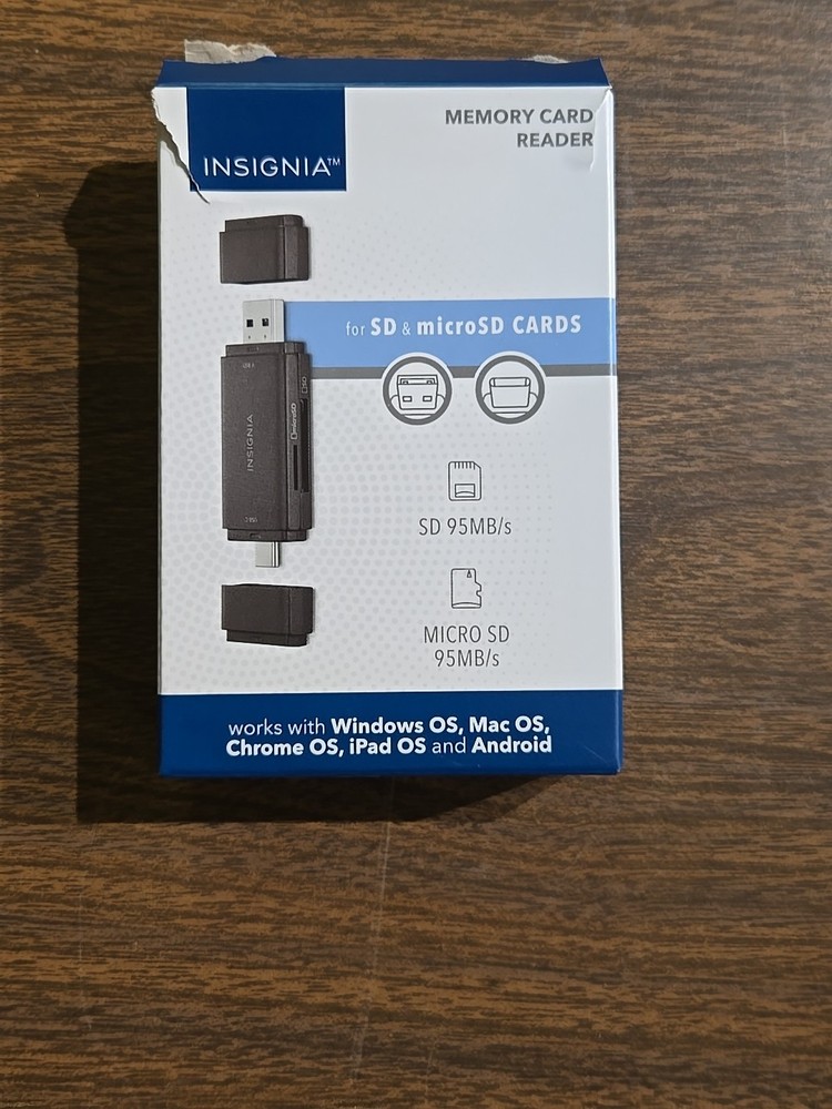 Insignia USB-C / USB 3.0 to SD and microSD Memory Card Reader