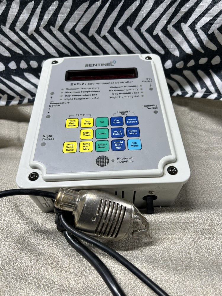 Sentinel EVC-2 Environmental Controller Temp Humidity CO2 Photocell/Daytime