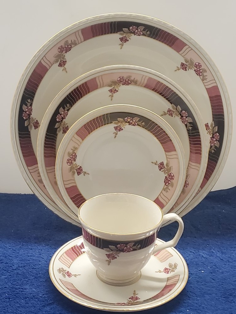 Pickard Cinnabar 5 Piece Place Setting LK