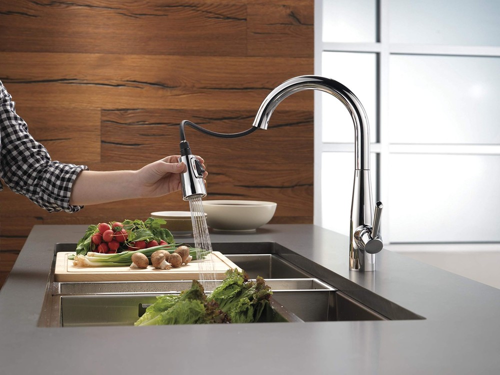 Delta Essa Chrome Kitchen Faucet with Pull Down Sprayer Modern Single Hole