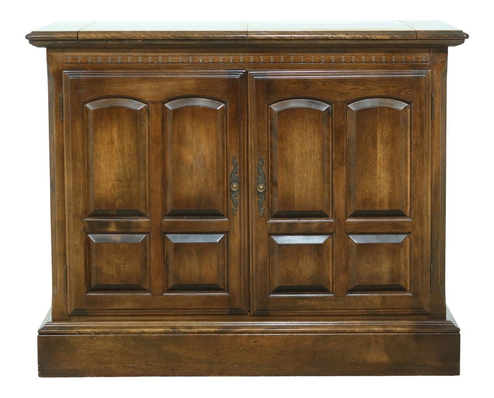 F50526EC: ETHAN ALLEN Maple Classic Manor Flip Top Server
