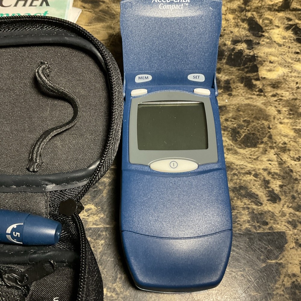 ACCU CHECK COMPACT with case + plus extras Meter Tested Working