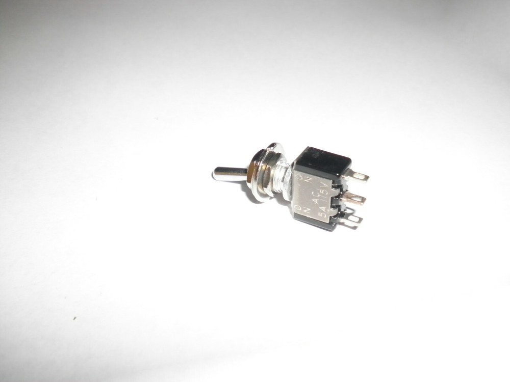 RAYTHEON NOS MST105D Miniature Toggle Switch New without Packaging