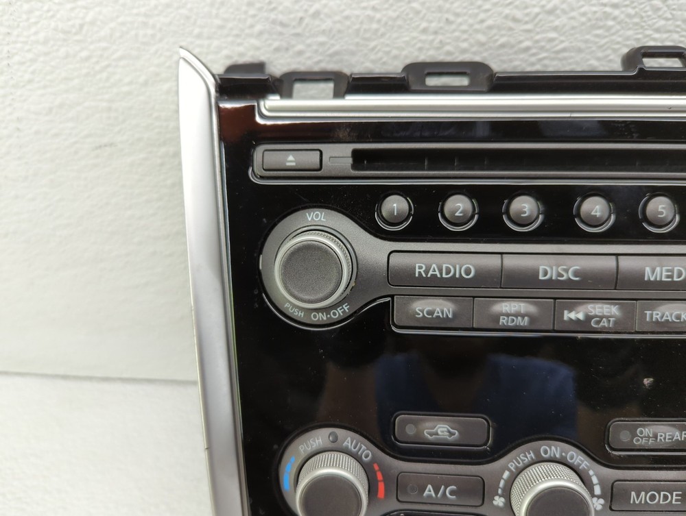 Nissan Pathfinder Radio Control Panel ZW8CN