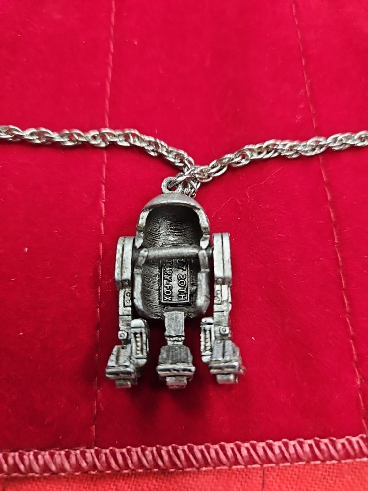 R2D2 Pendant With Chain