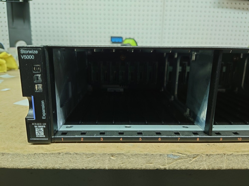 IBM V5000 Storwize SFF Dual Controller Enclosure 2078-24F
