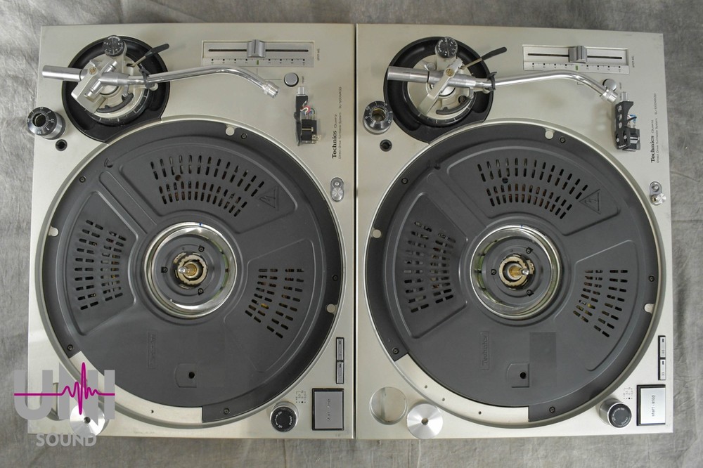 Technics SL-1200MK3D Silver PAIR Direct Drive DJ Turntable in Good condition