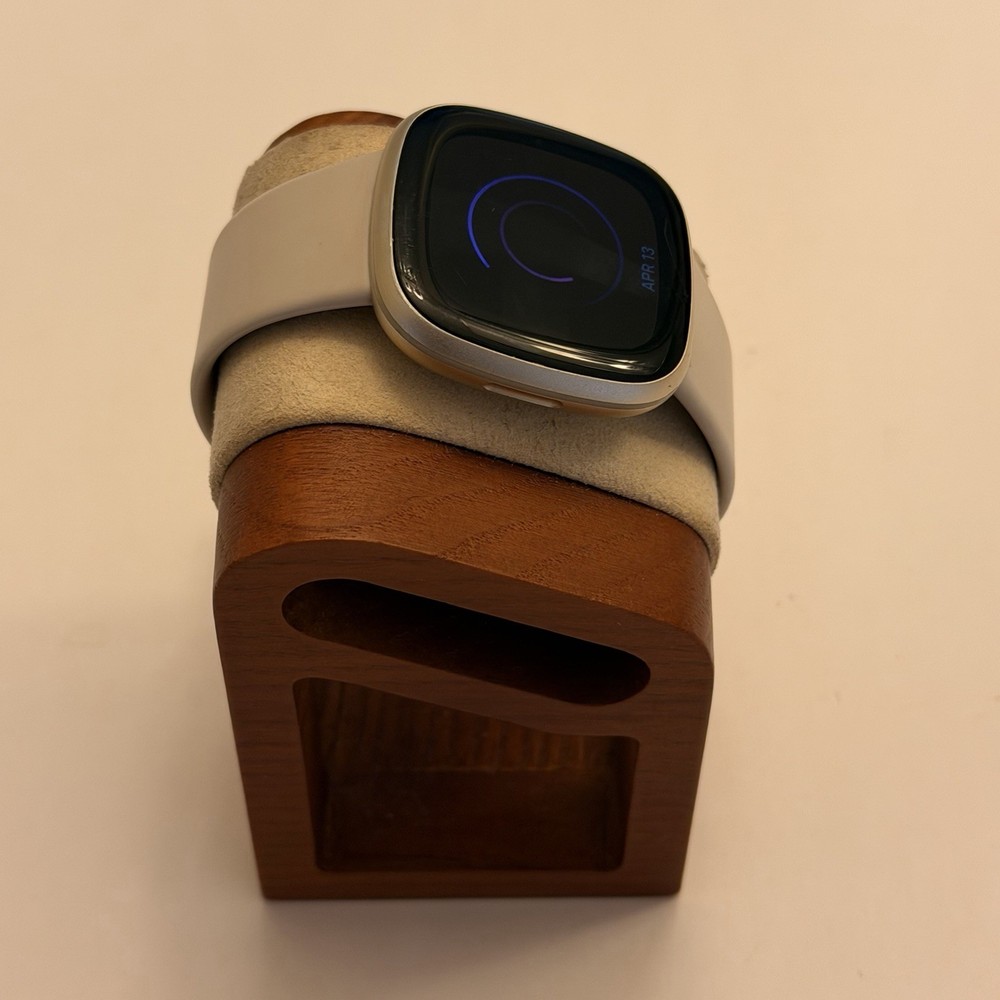 Fitbit Versa 3, Gold Case, Charger Included, Tested