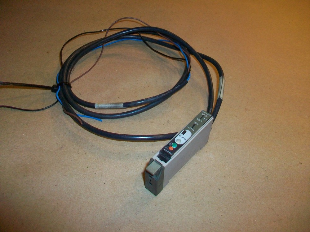 Omron E3X-NT11 Sensor Amplifier   USED