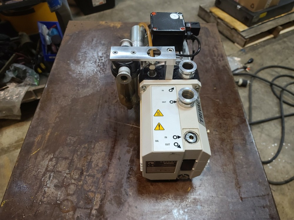 Leybold Trivac D10E 140042 Rotary Vane Vacuum Pump