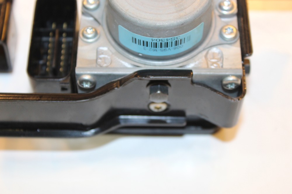 2017 Suzuki SV 650 ABS Pump Unit Module Control 55610-18k00