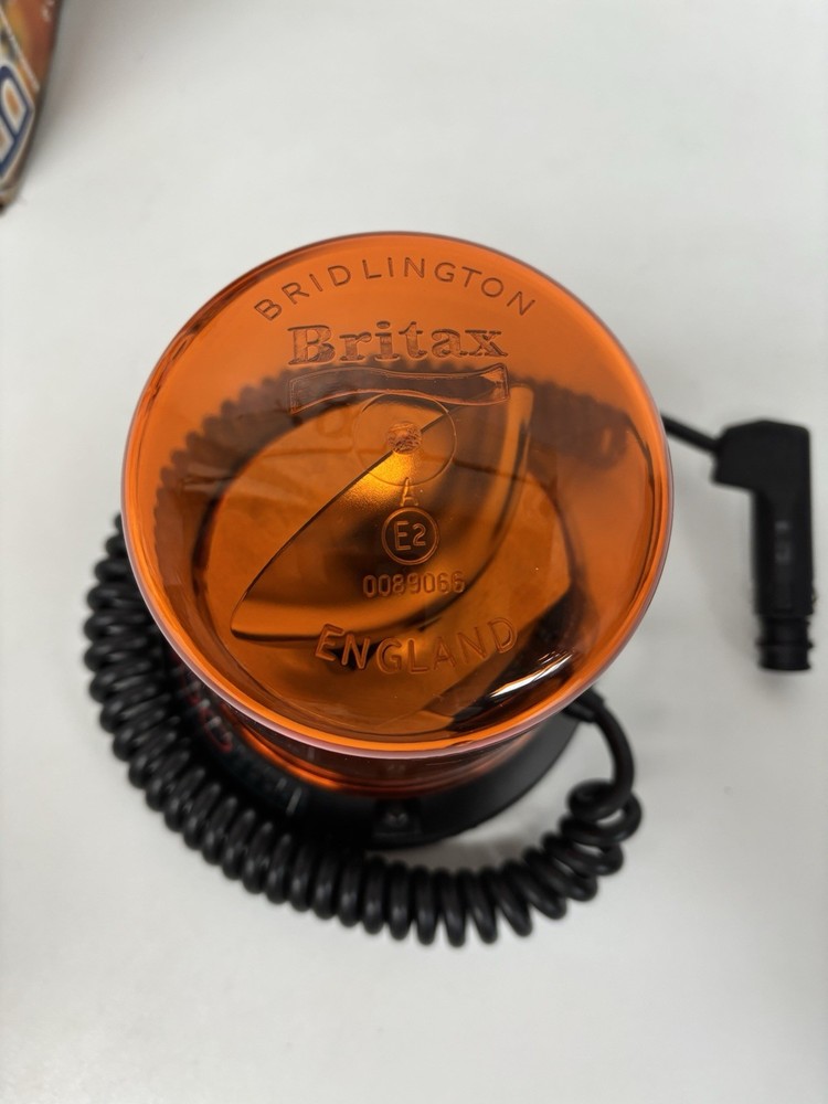 Britax 324 Series Rotating Flashing Amber Beacon Magnetic Mount - Untested