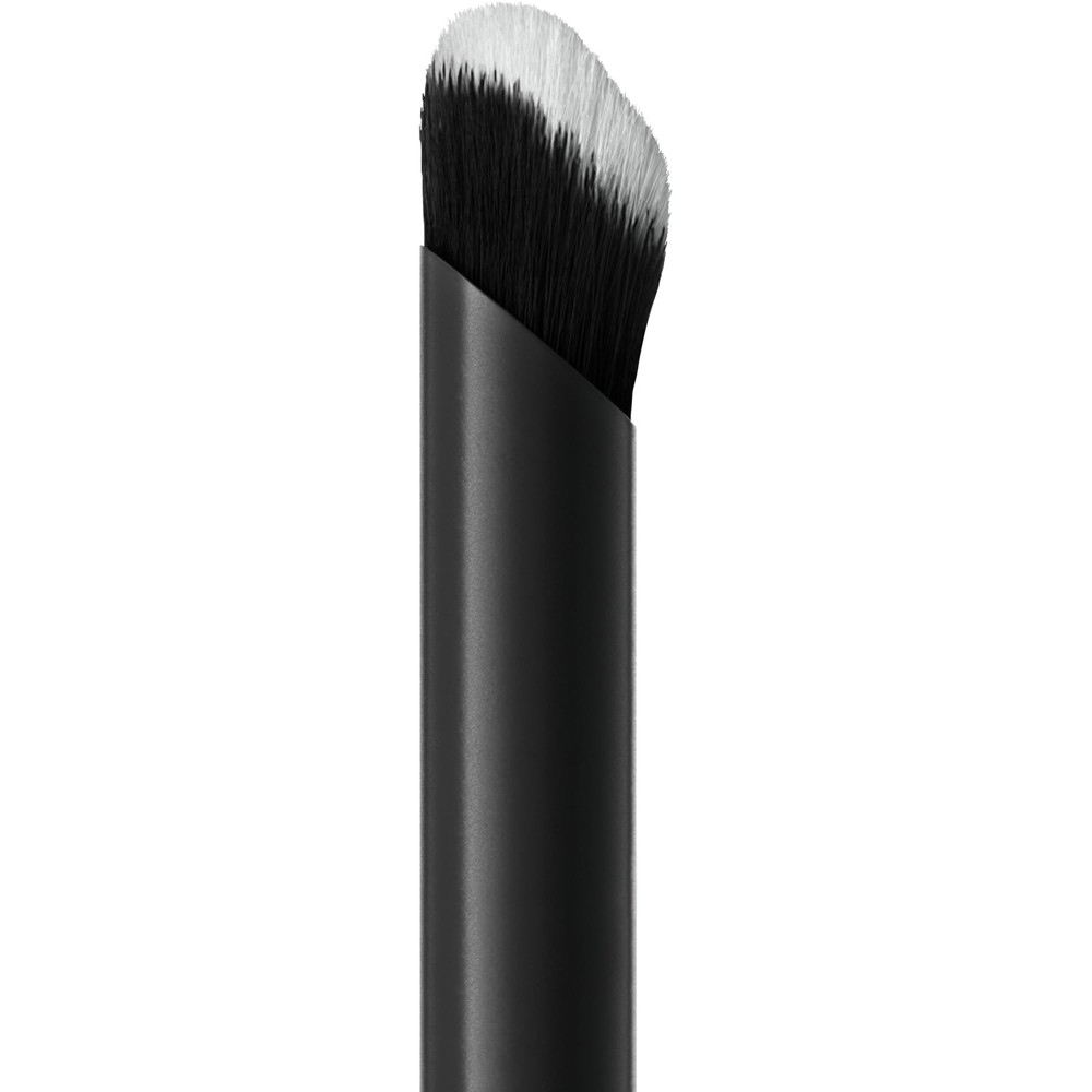 Catrice | Under Eye Concealer Brush | Angled for Precise Blending Black