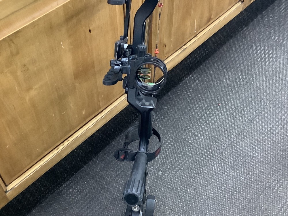 PSE EVO XF30 Right Handed Black Compound Bow