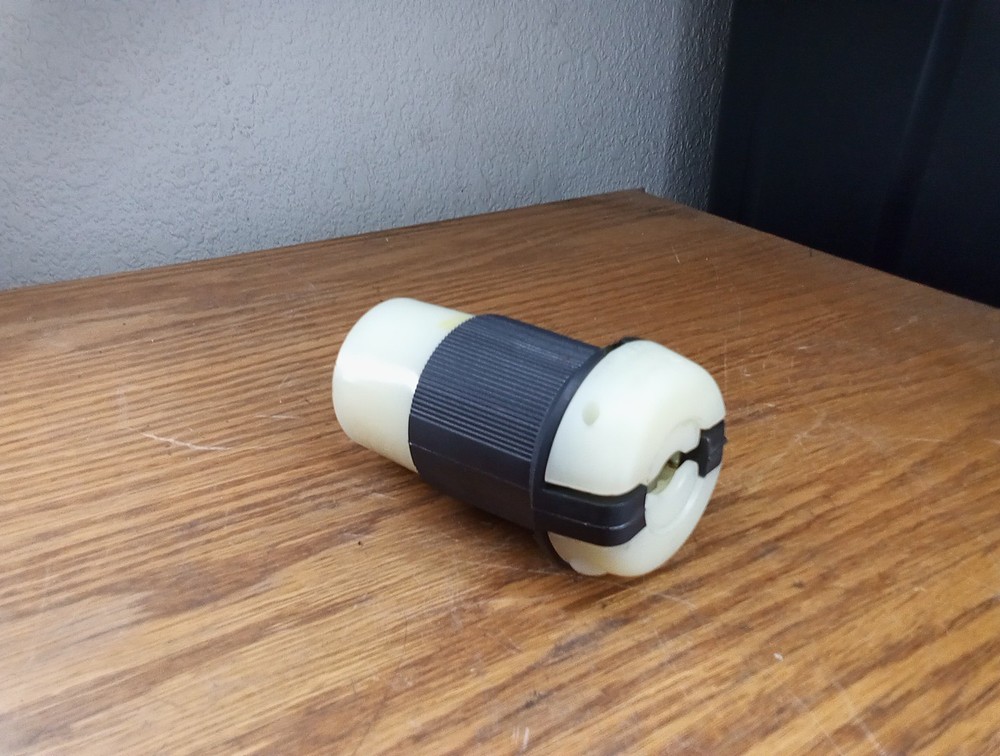 Hubbell HBL2313 20A. 125V. Turn & Pull Receptacle