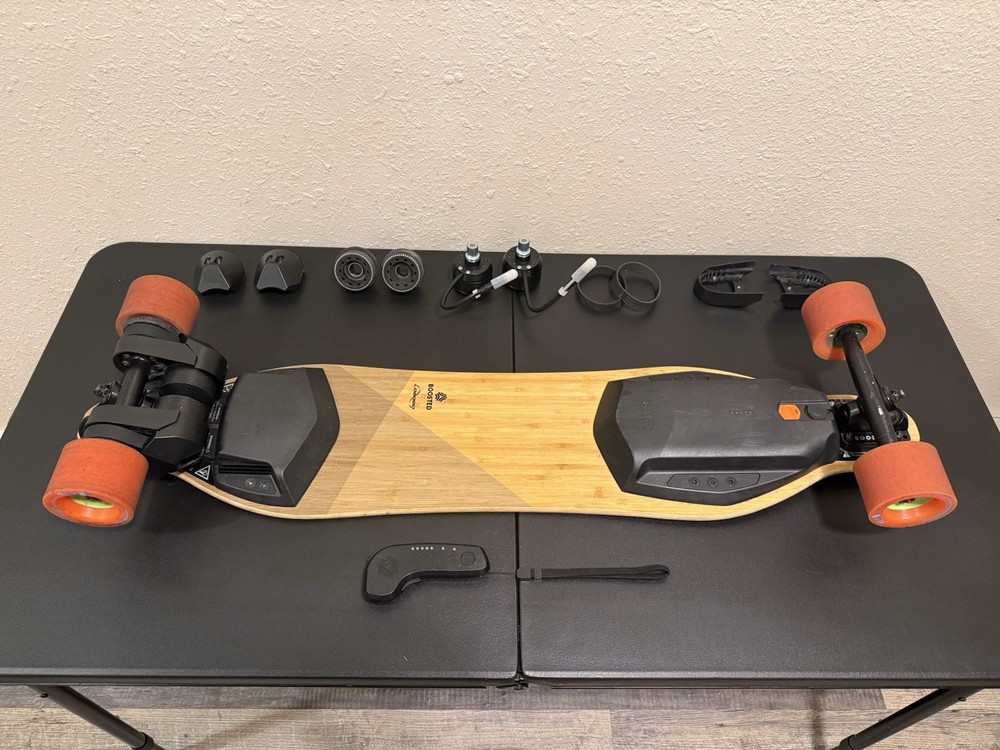 Boosted Board V2 Dual + Extra Parts