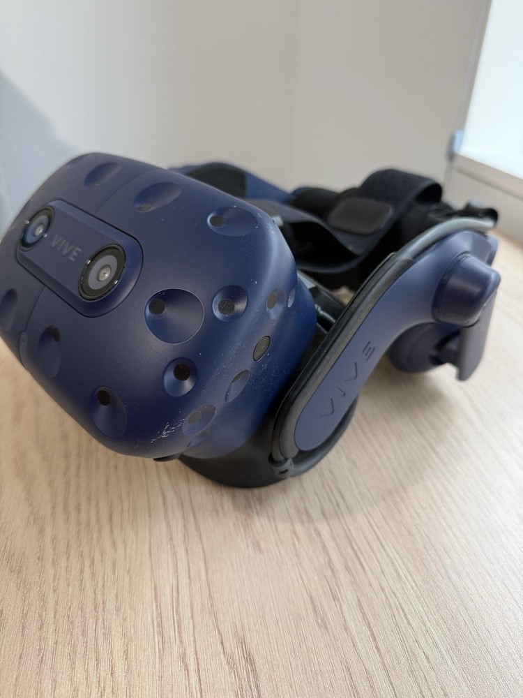 HTC VIVE Pro VR Blue Headset With Cable & Black Controllers - Read Please