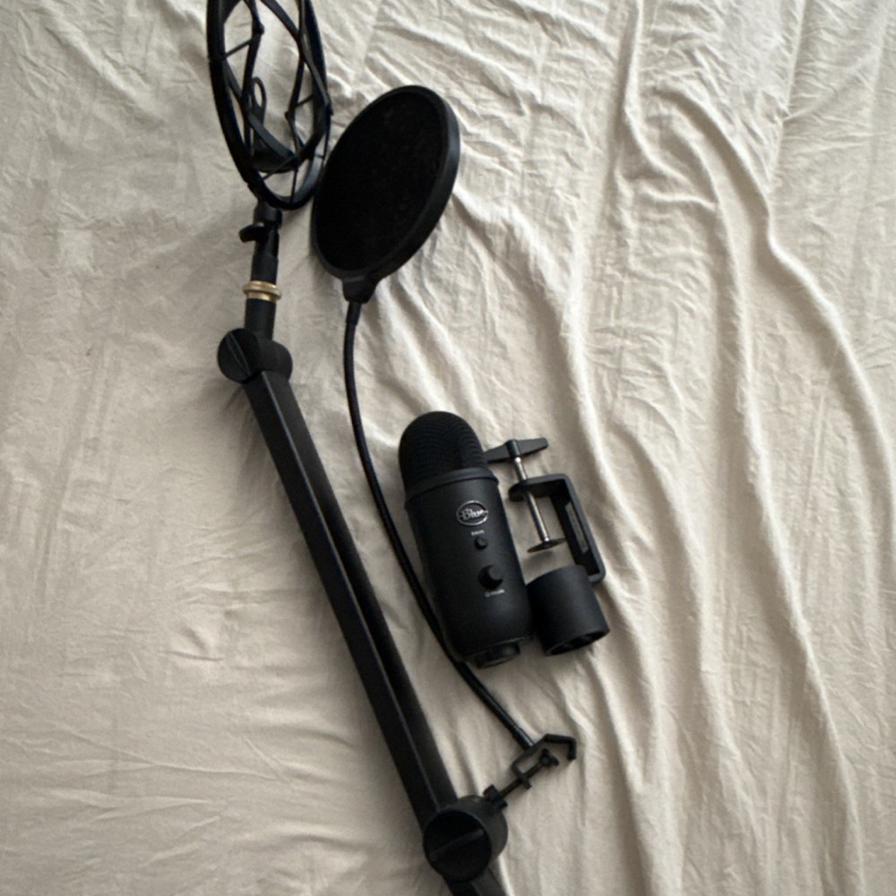 Blue Yeti USB Microphone Black with Mounting Arm, Pop Filter, Mute Button