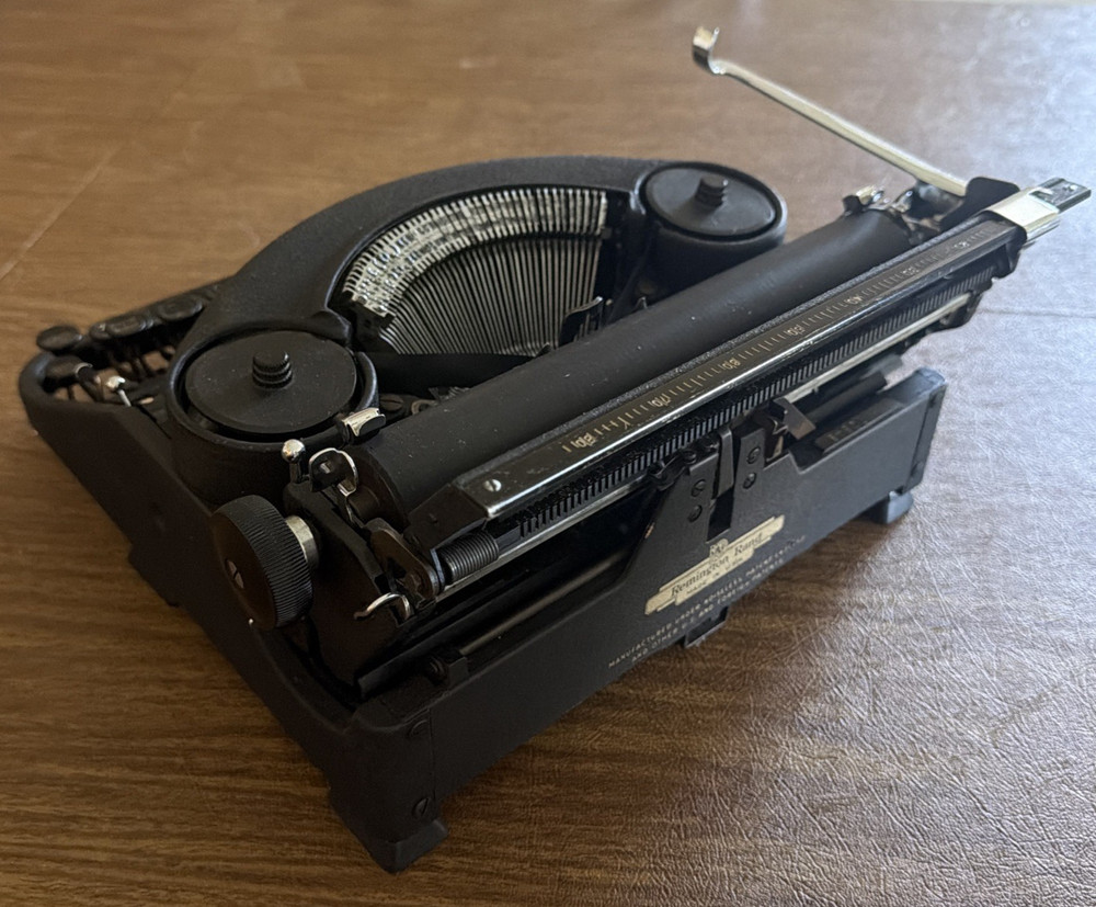 Remington Noiseless Typewriter Model 7 with Case