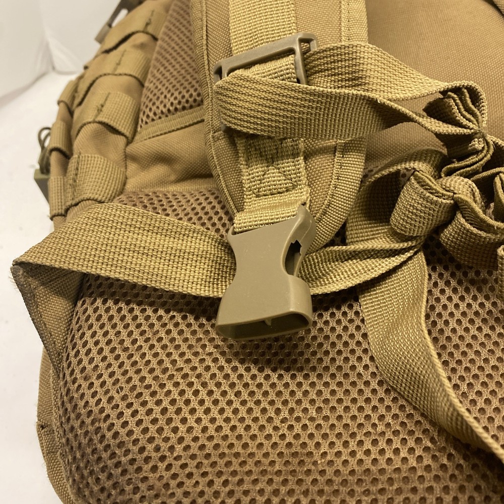 SOG Backpack Tan Missing Half Of The Right Shoulder Strap Buckle