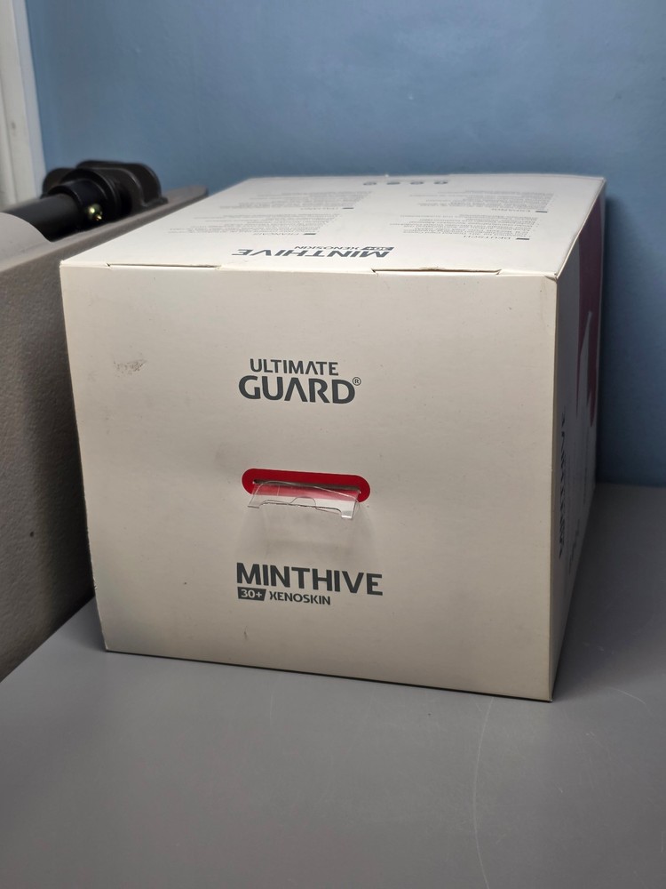 Minthive XenoSkin 30+ Graded Card Case Deck Box -Red -New