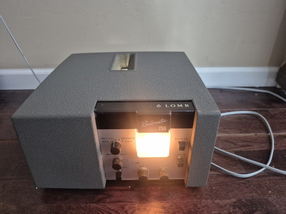 Bausch & Lomb Balomatic Medium Format Slide Projector 755 with Case Instructions