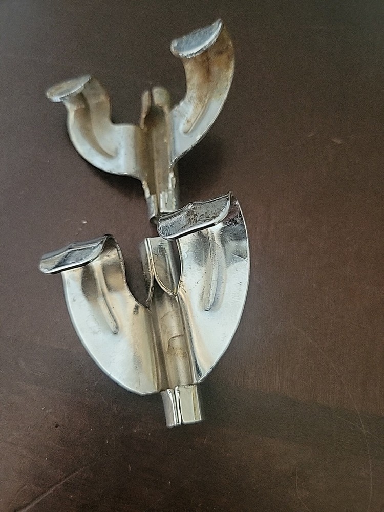 Undranded Key Claws 2Pcs Some Rust