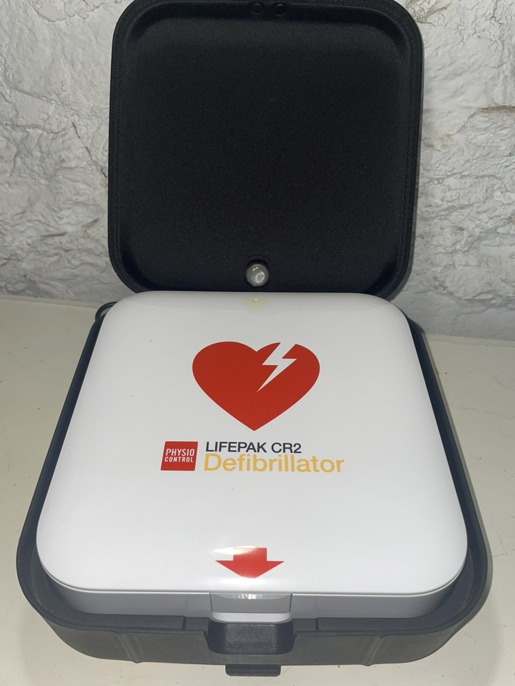 LIFEPAK CR2 Essential - Fully Automatic Defib - Portable Bundle - AED