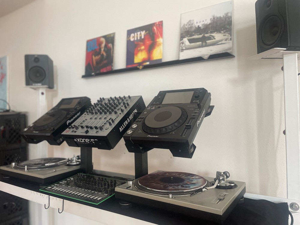 All-in-one Desktop DJ Workstation