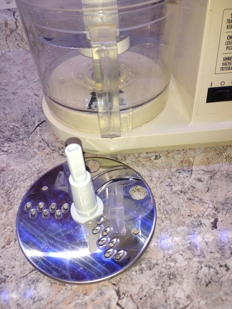 Hamilton Beach Food Processor Mod. 702R. Listed 917B