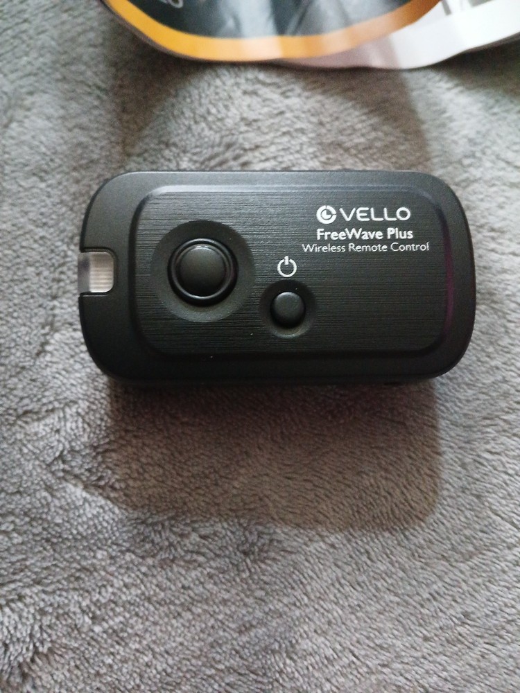 Vello FreeWave Wireless Flash Trigger LR and Receiver Kit