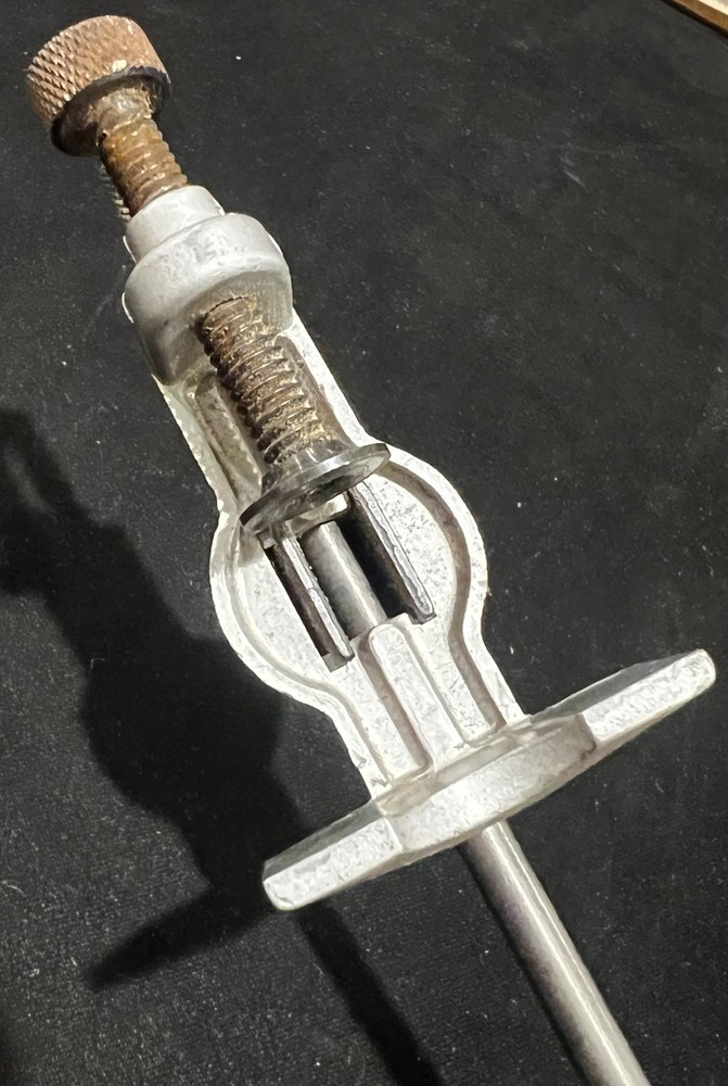 Pair of unbranded Trammel points