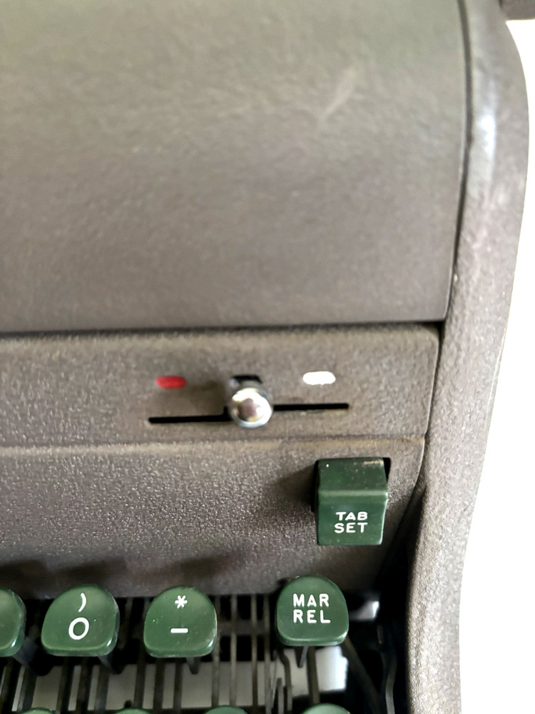 Royal HHE Typewriter Desktop W/ Standard Elite Font