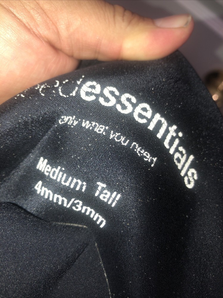 NEED ESSENTIALS 4/3mm Chest-Zip Wetsuit – Medium Tall – Black