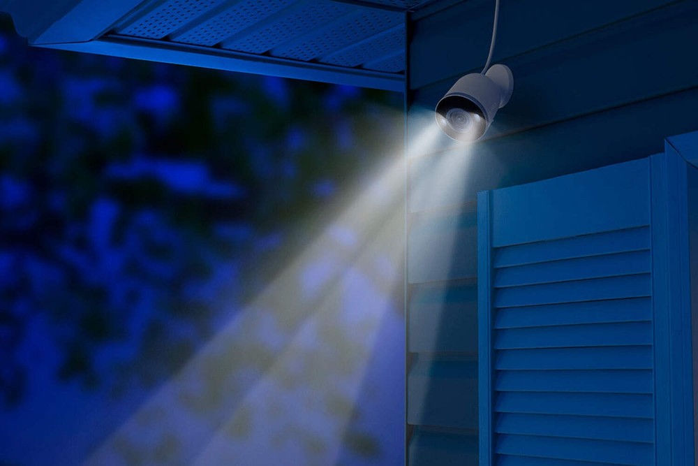 Lorex 2K Spotlight Wi-Fi Security Camera (32GB, Cloud-Enabled) - Open Box